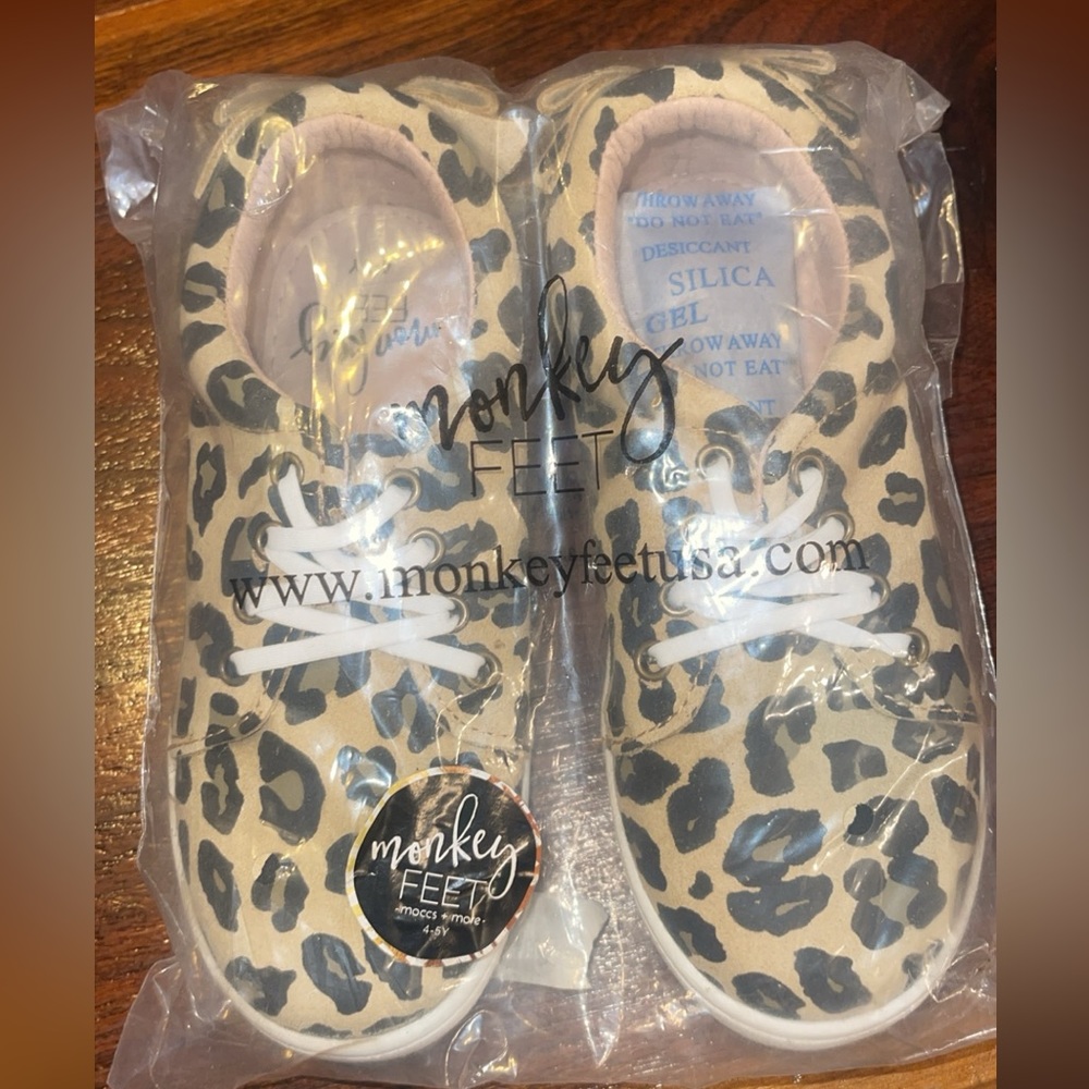 NIB Monkey Feet size 4/5